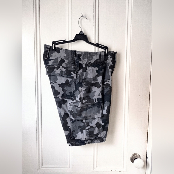 Men's Cargo Shorts Size 29 NWT - Picture 2 of 4